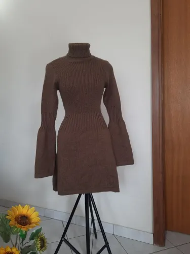 Vestido tricot marrom gola alta tam.m