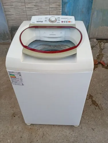 Máquina de lavar roupa funcionando perfeitamente