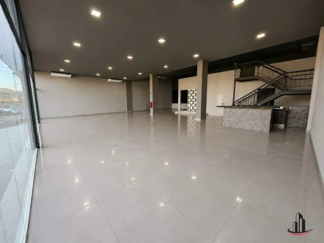 Sala / Loja comercial disponível para locação com exelente localização no bairro: Santa Ma