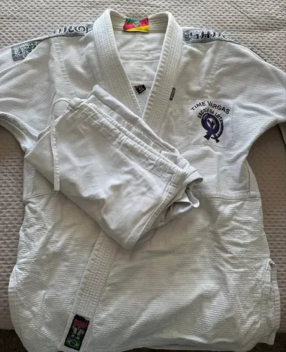 Kimono Judogi Shiroi A4 branco com calça