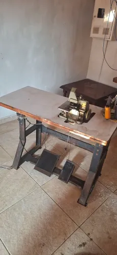 Máquina de Overlock (ótimo estado)