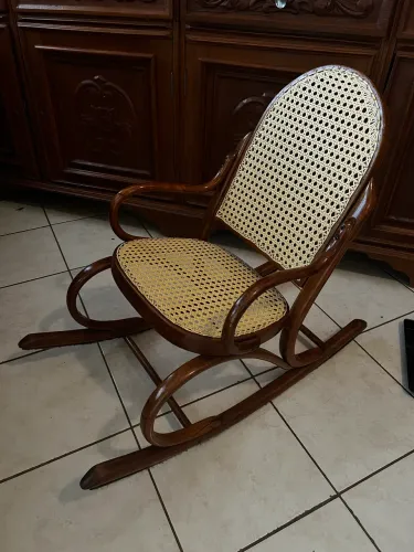 Cadeira de balanço infantil