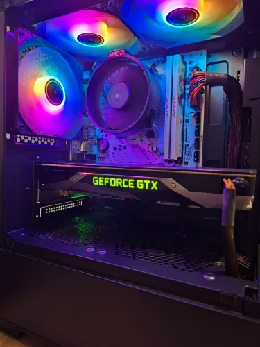 PC Gamer Ryzen 7 5700 16GB 256SSD GTX1080