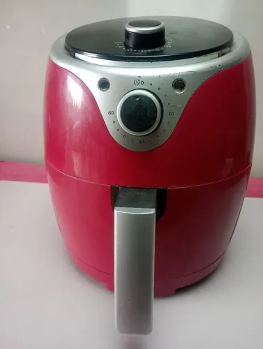 Airfryer elgin 3 ,2 litros funcionando perfeitamente só marcas de uso 