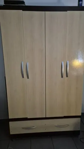 Guarda roupa solteiro 4 portas bom estado