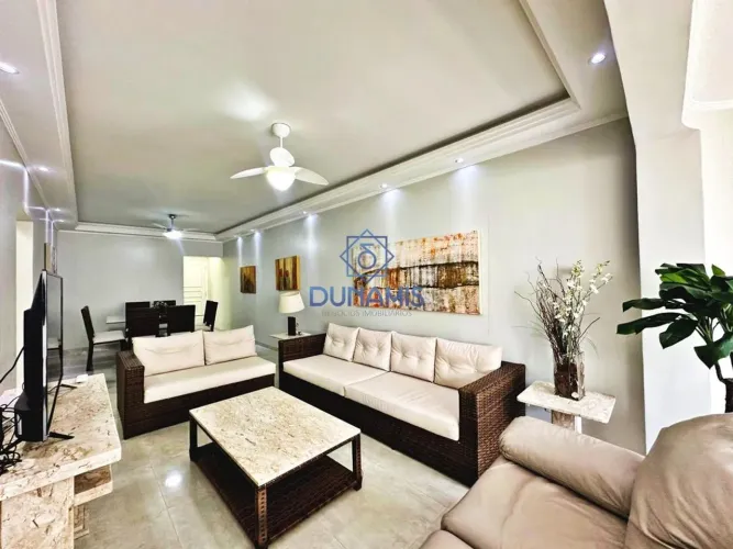 Apartamento à venda na Praia das Pitangueiras - Com sacada e lazer