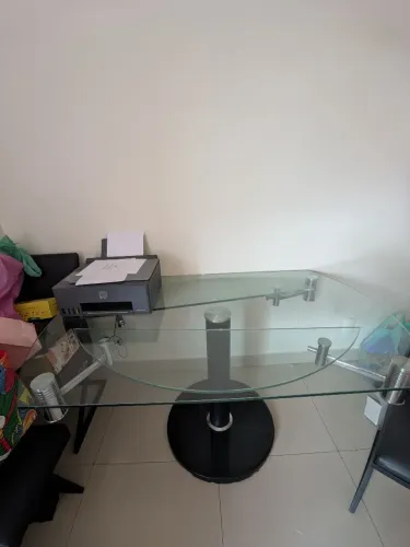 Vendo mesa de vidro expansível linda pé de pedra.