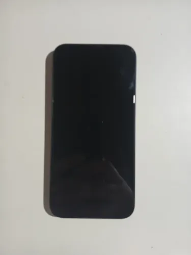 Vendo iPhone 16e, menos de 2 meses de uso.