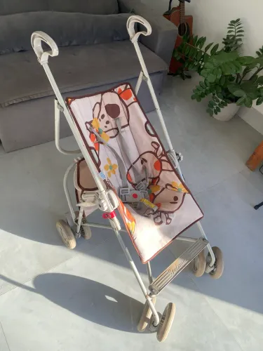 Carrinho de bebê passeio
