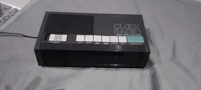 Radio relogio clock Radio fm am 2 band