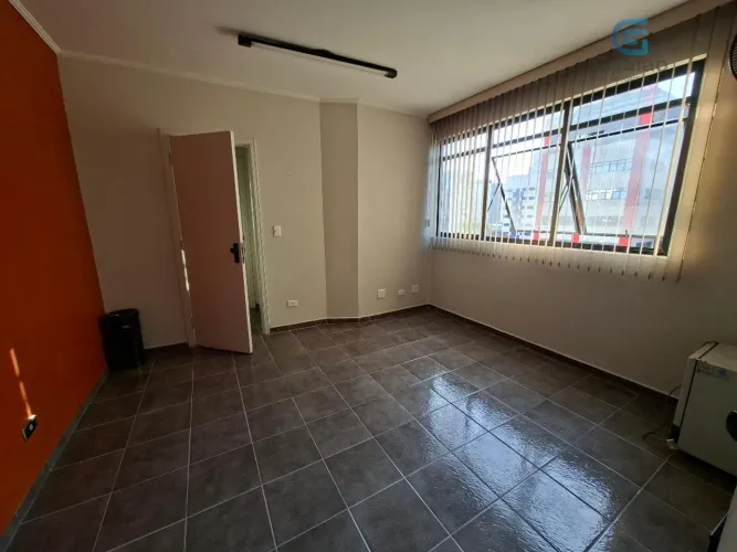 Alugo ampla Sala comercial na Av. Ana Costa em Santos