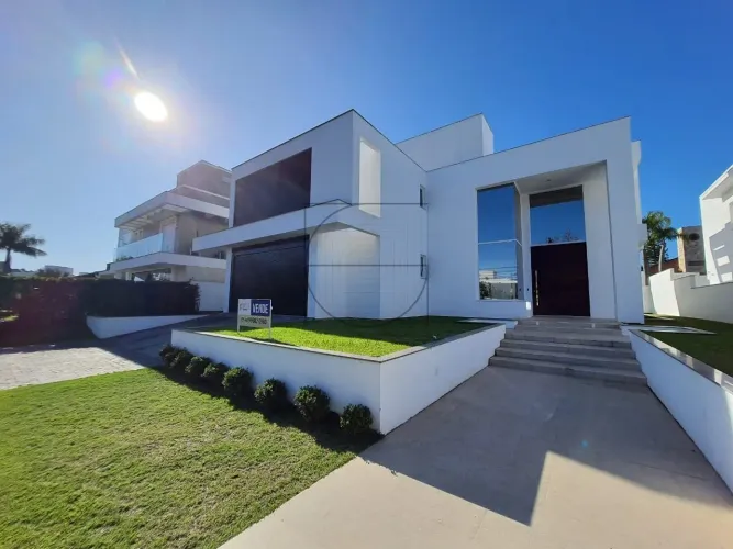 Mansão 4 suítes em Jurerê Internacional a 200 metros do mar