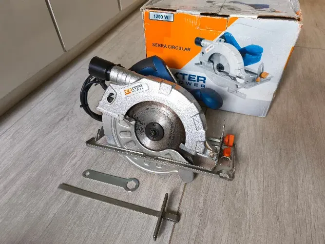 Serra circular DEXTER 1200W 220V CS185DS seminova na caixa + disco 