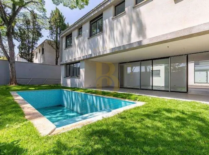Casa de condomínio com 749 m², 4 quartos sendo 4 suítes à venda no bairro Jardim Cordeiro.
