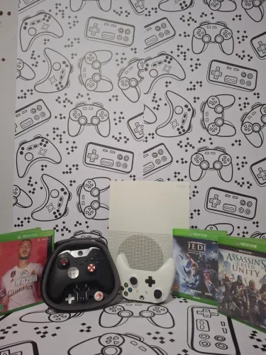Xbox one s 1tb+acessórios 