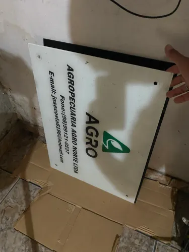 Vendo placa em Deco para colocação adesivo com a sua logo