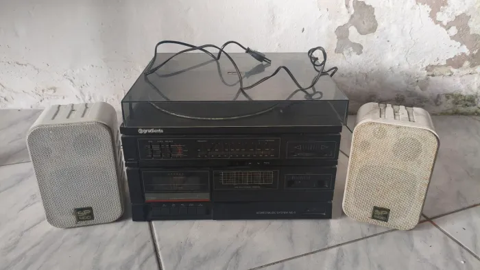 Toca discos Gradiente MS5 com caixas de som