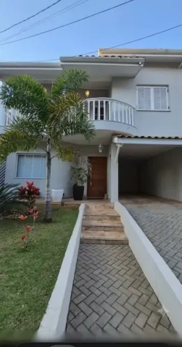 Casa de condomínio para venda tem 200 metros quadrados com 4 quartos