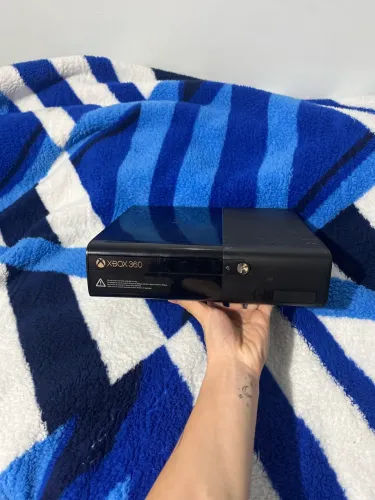 ? Xbox 360 Super Slim - Funcionando Perfeitamente - Ótimo Estado