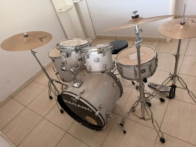 bateria acústica Nagano Garage