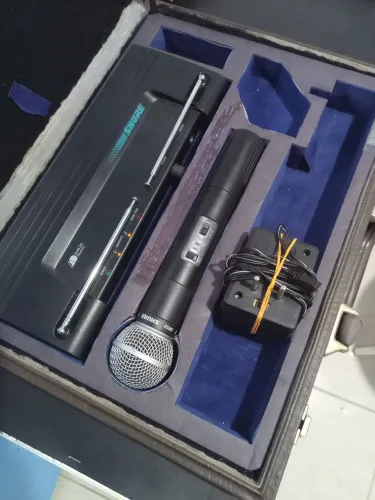 Kit Microfone Sem Fio Shure LX4 / Bastão SM58 (No Estado / Para Conserto)