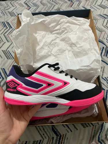 Chuteira Tenis Futsal Umbro Pro 5 Bump Club Rosa
