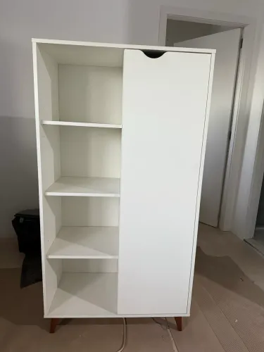 Armário alto 1 porta e prateleiras