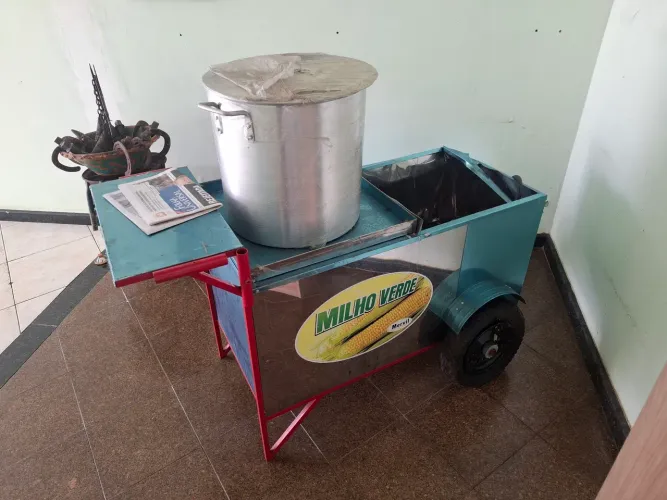 Carrinho de milho verde + caldeirão