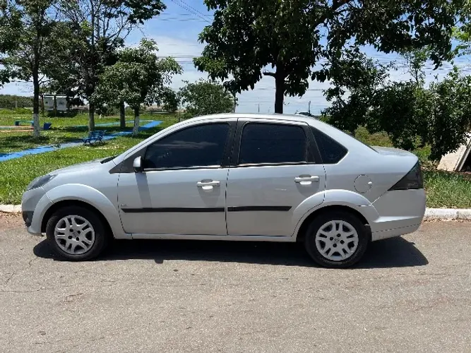 Ford Fiesta Sedan SE 1.6 8V Flex 4P 2014