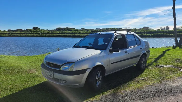 Ford Fiesta Street 1.6 8V 95cv 5P 2004