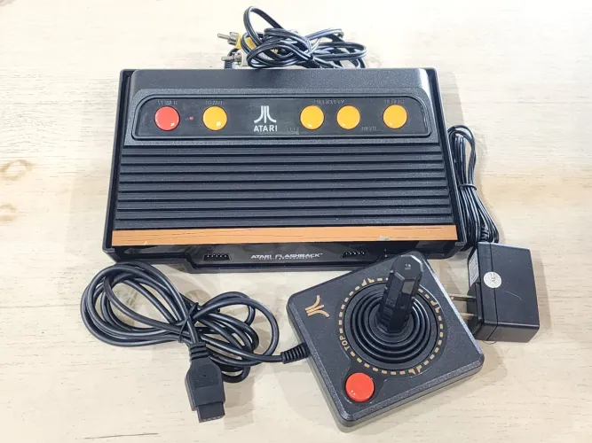 Atari Flashback 8 com jogos na memoria e 1 controle