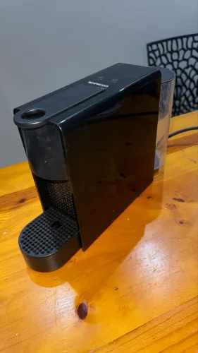 Cafeteira nespresso Essenza Mini Preta 220V