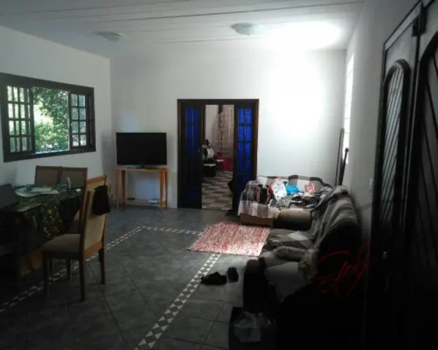 CASA DE 315 MS.EM UMA CHÁCARA COM 2.000 MS. DE TERRENO, AO LADO DE RESERVA AMBIENTAL