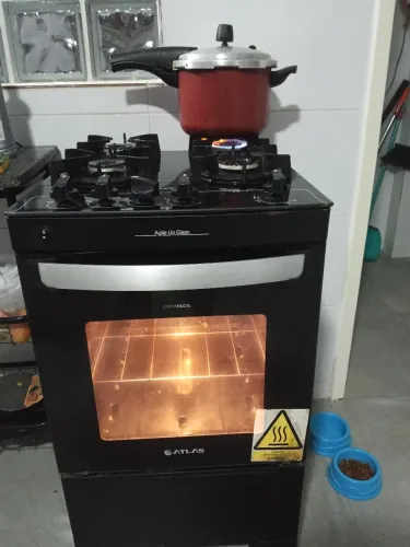 Fogão atlas Agile UP Glass, usado mais em bom estado, temmluz no forno.