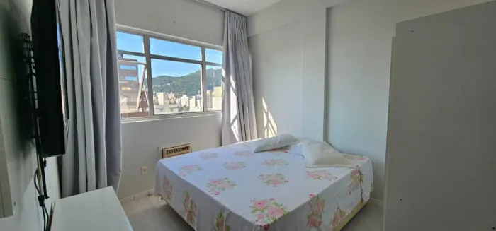 STUDIO MOBILIADO PARA LOCAÇÃO - CENTRO DE FLORIANÓPOLIS