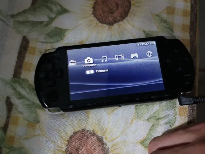 Vendo PSP 3001 destravado. (ACEITO NEGOCIAR VALORES)