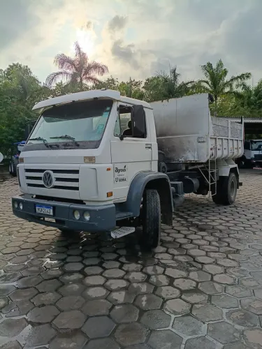 Venda de Caminhões e máquinas