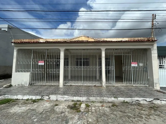 Casa para Venda em Aracaju, Luzia, 3 dormitórios, 1 suíte, 2 banheiros, 2 vagas