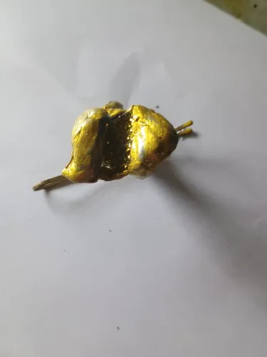 Anel em artesanato, dourado.