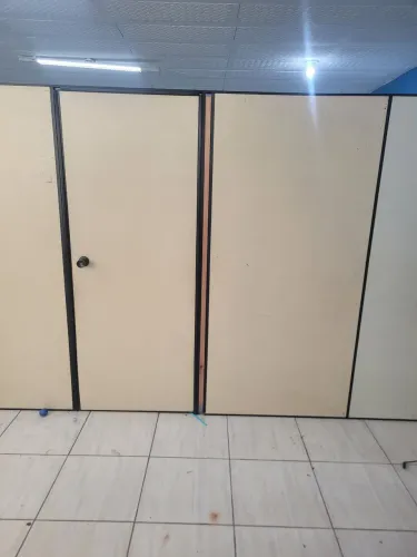 Divisoria de eucatex com porta