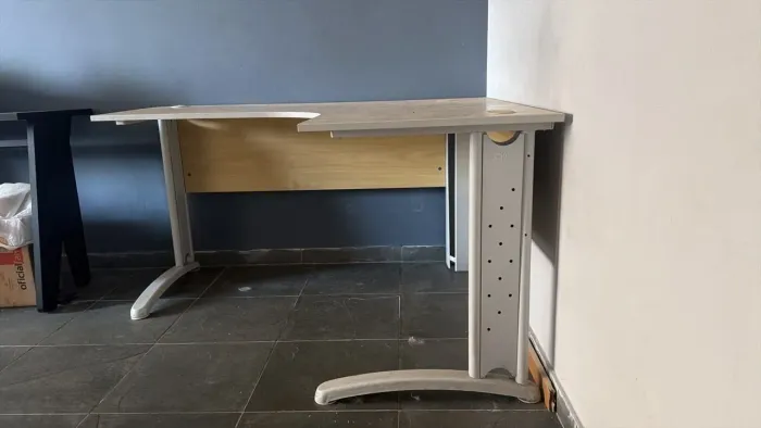 Mesa de escritório em L