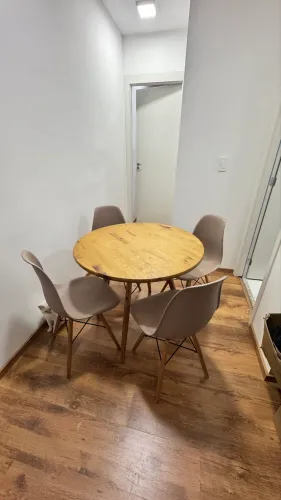 Mesa Redonda de Jantar com 4 Cadeiras Estilo Eames