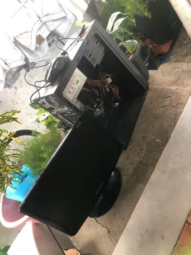 Pc i5 de 2 geração só falta teclado e fone e ahd o resto tem tudo 