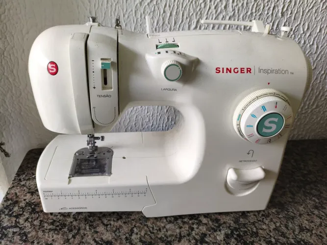 Máquina de Costura Singer