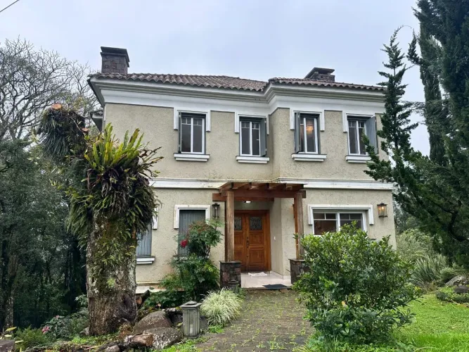 Casa com 3 suites à venda em condomínio fechado Gramado (RS)