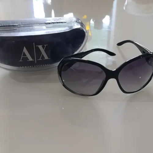 Óculos De Sol Marca Armani Exchange com Estojo Modelo AX112/S.