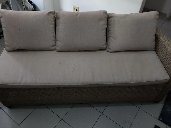 Jogo de sofás e mesa rattan para área externa 