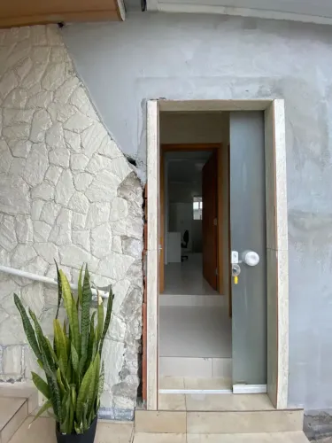 Casa de condomínio para aluguel tem 20 metros quadrados com 1 quarto em Hauer - Curitiba -