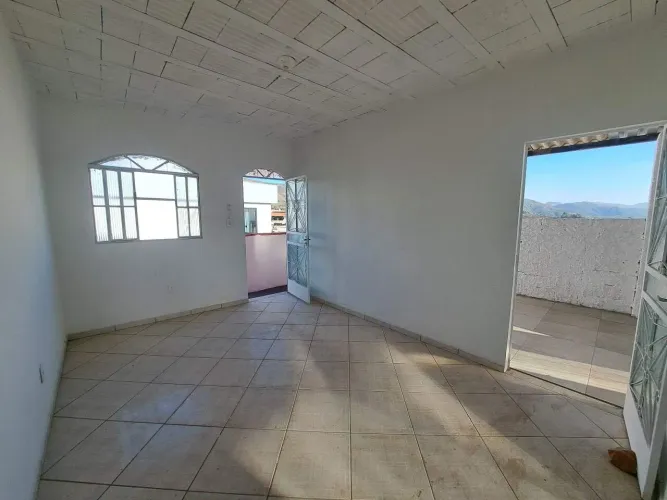 Casa com entrada independente 2 quartos em Ibirité
