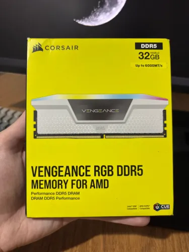 Memória RAM DDR5 Corsair Vengeance RGB 32GB (2x16GB), 6000mhz, CL30, Branca, Nova lacrada